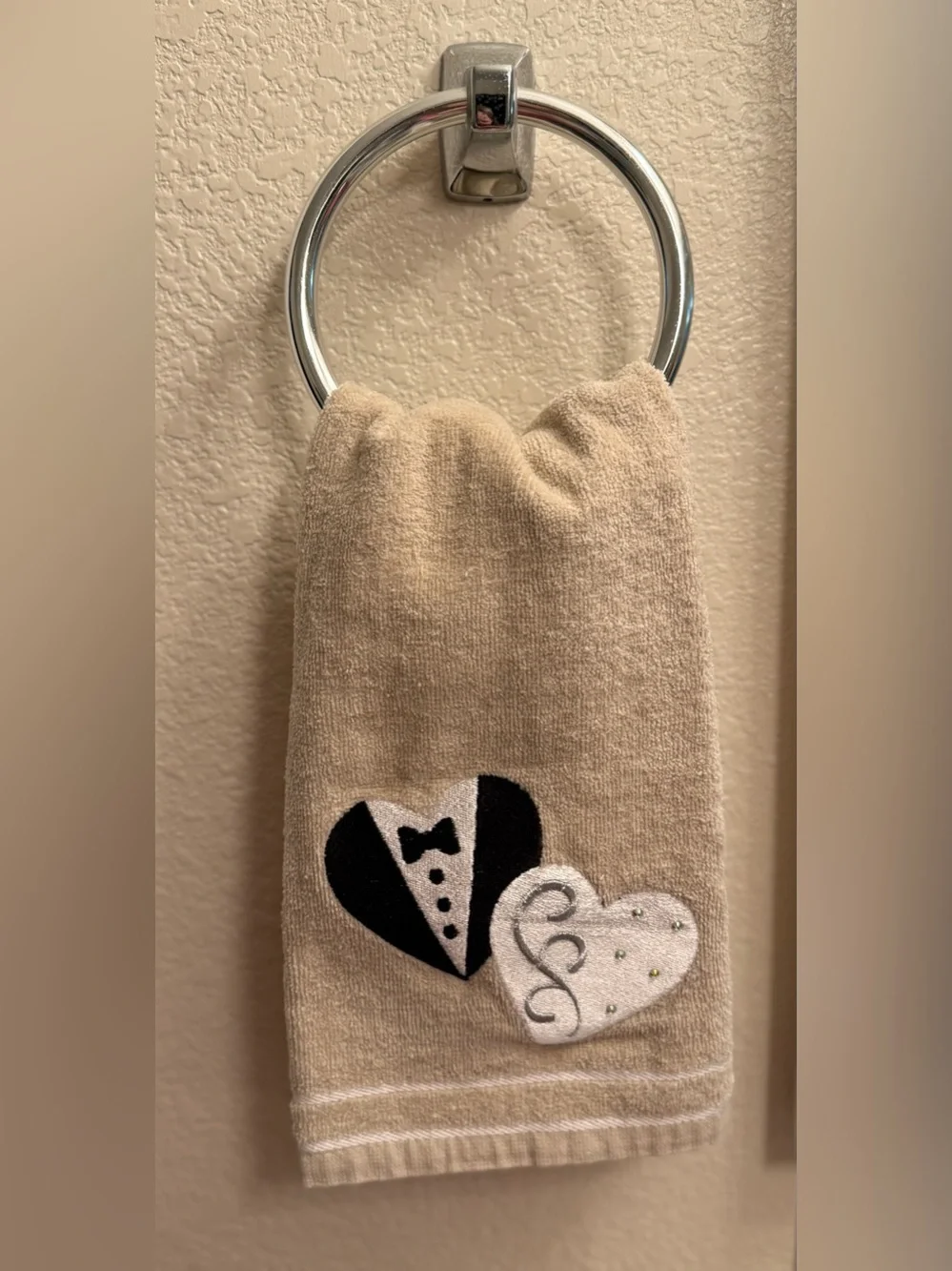 🤍 Wedding Heart Embroidered Hand Towel Set of 2 Bride Groom Ivory Towels NWOT